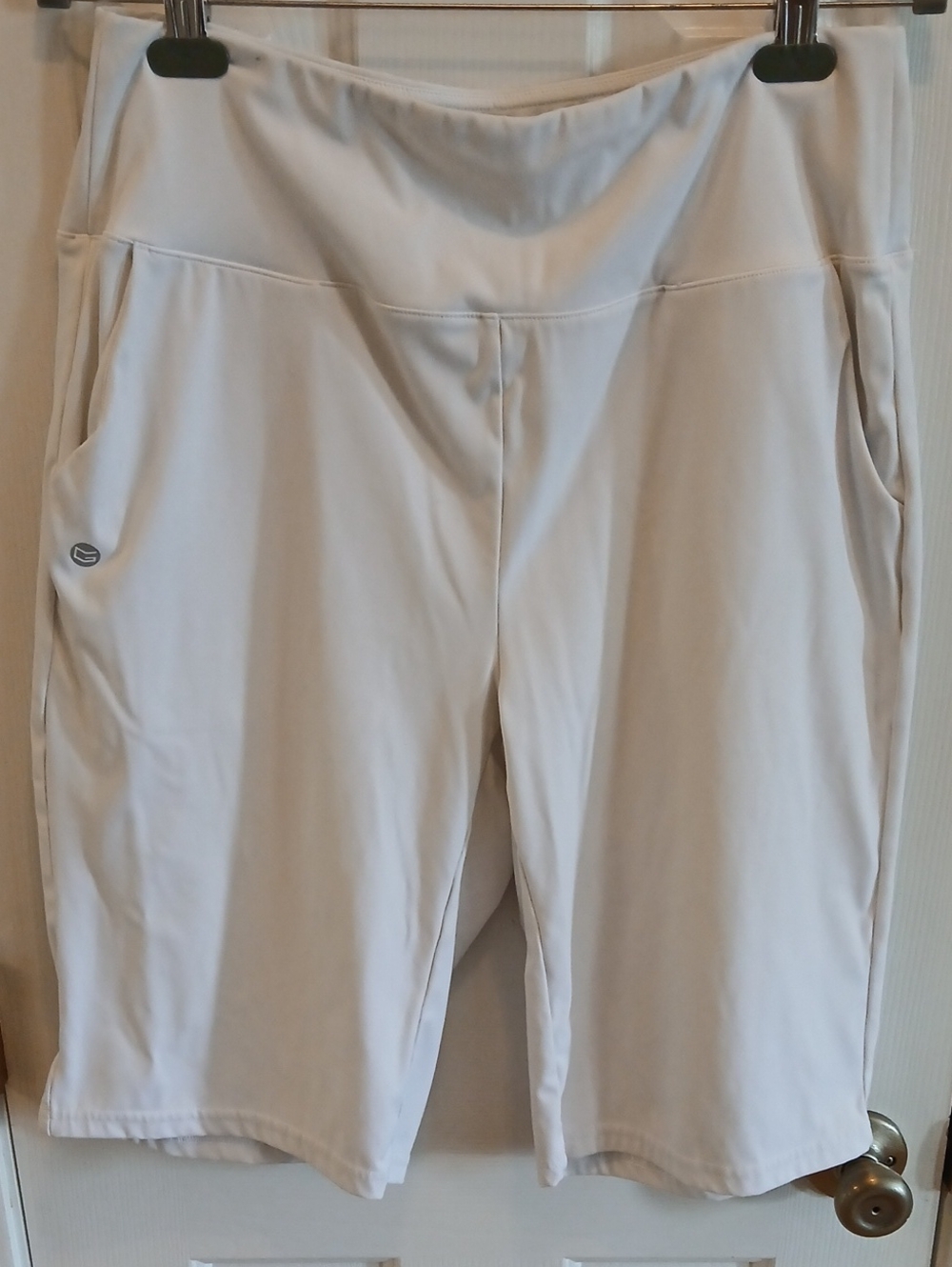 GRADUAL White Athletic Bermuda Shorts with Pockets Size XL